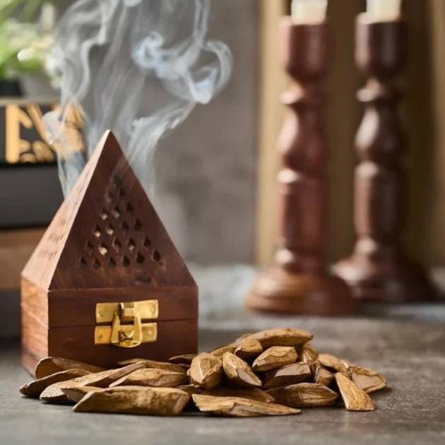 مبخرة بخور هرمية كبيرة